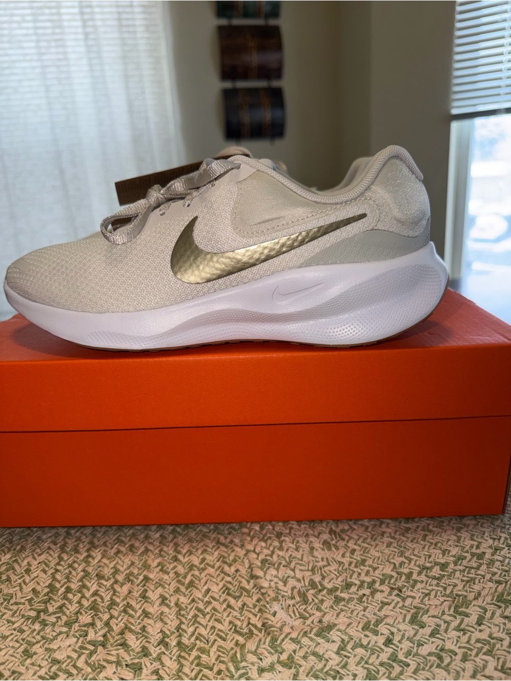 Nike Revolution 7 women’s sneakers Cream Sneakers with Gold Swoosh size 8.5 new!
